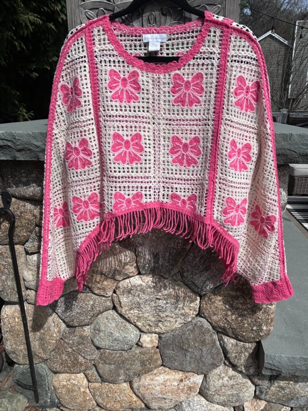 Adorable Never worn House of Harlow cape/shawl